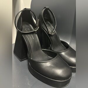 Black heels size 8